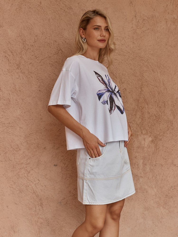 Salore Printed Tee in Lily Print – women's t-shirt by SASS